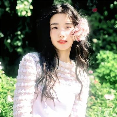 潇洒佳人淡淡妆